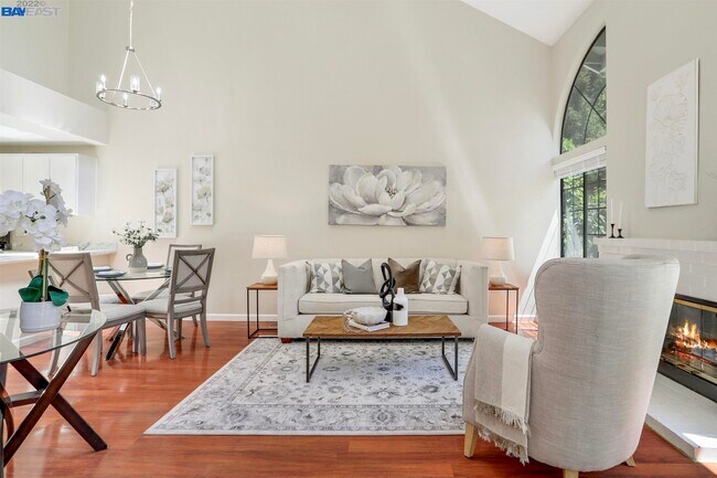 Building Photo - 2644 Yerba Vista Ct