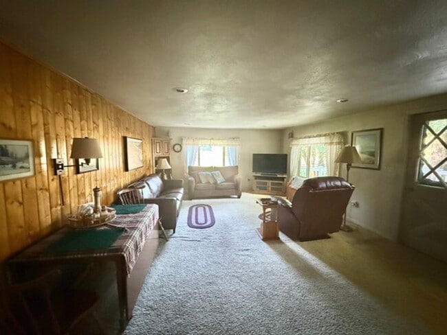 Building Photo - Country Living in Cheney