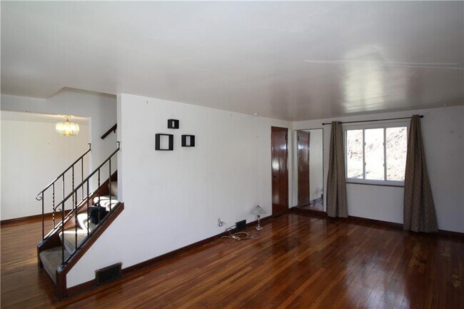 Foto del edificio - 1261 Commercial St