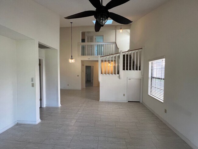 Foto del edificio - Beautiful 3 bed 2.5 bath townhome