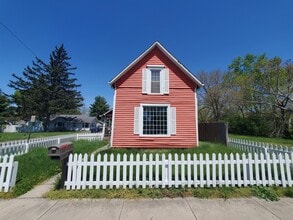 Building Photo - 316 W 5th St
