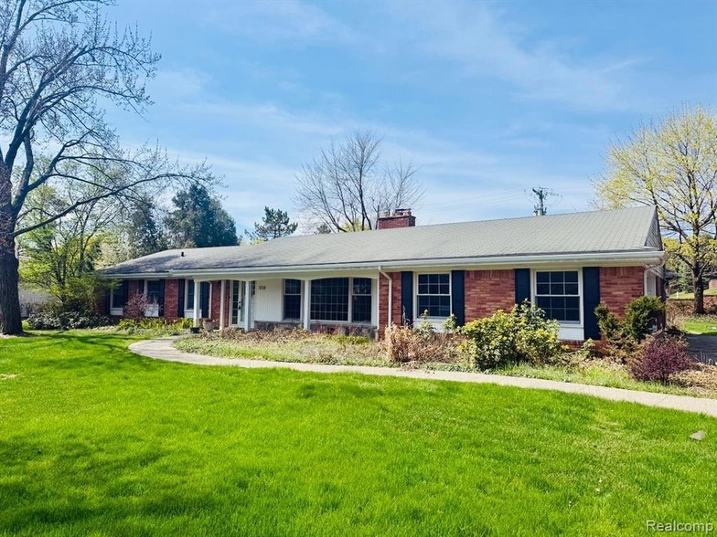 Primary Photo - 5730 Burnham Rd