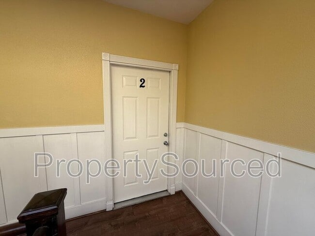 Building Photo - 139 W Yosemite Ave