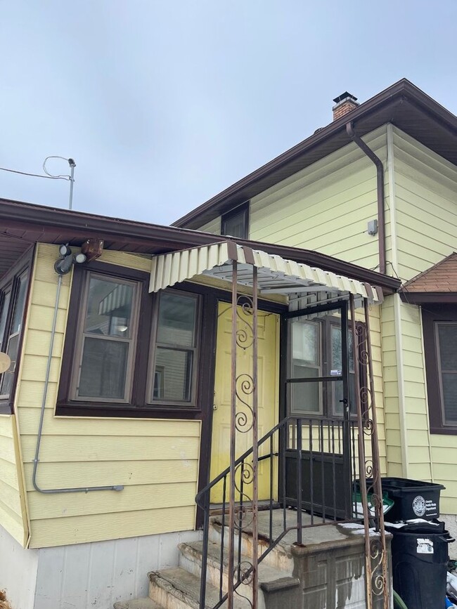 Building Photo - 2121 Lothrop St
