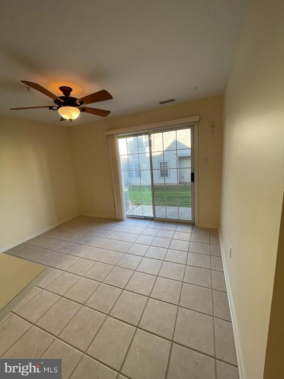 Building Photo - 208 Strawberry Ct