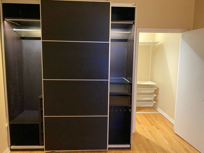 Building Photo - Wonderful  Lakeview 1bed/1bath is availabl...