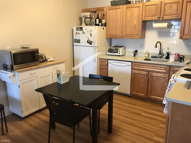 Building Photo - 2 br, 1 bath Apartment - 170 Winthrop Rd # Gp