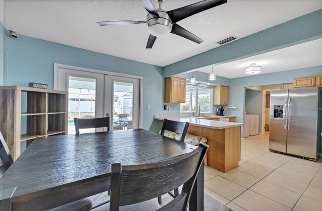 Foto del edificio - 18327 Van Nuys Cir