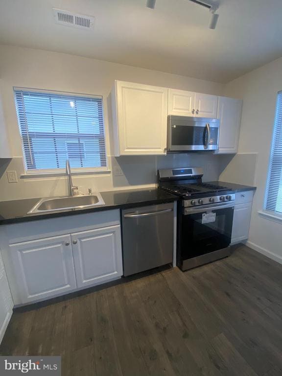 Building Photo - 532 Cormorant Dr