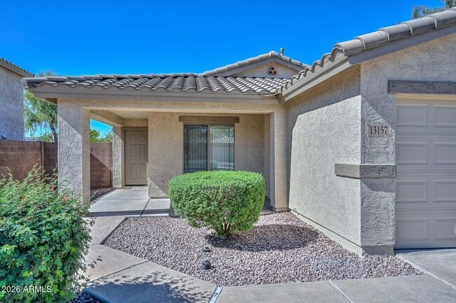 Building Photo - 13157 W Clarendon Ave