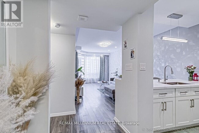 Building Photo - 3 Hickory Tree Rd