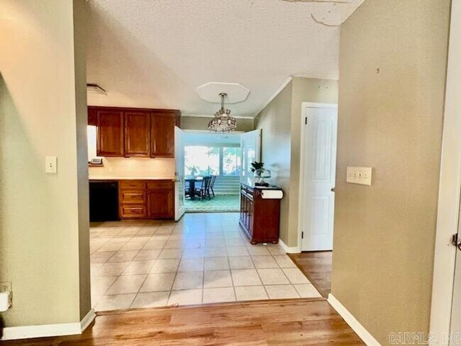 Building Photo - 2 Bedroom/2 Bathroom Home • Mountain View