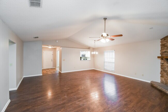 Foto del edificio - 1653 Spring Oaks Ln