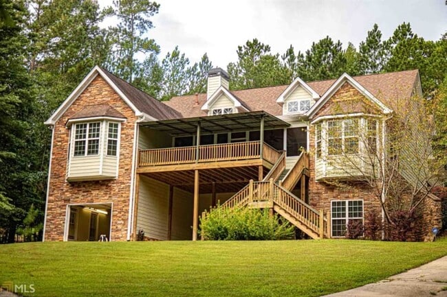 Foto del edificio - 168 Hamlin Rd