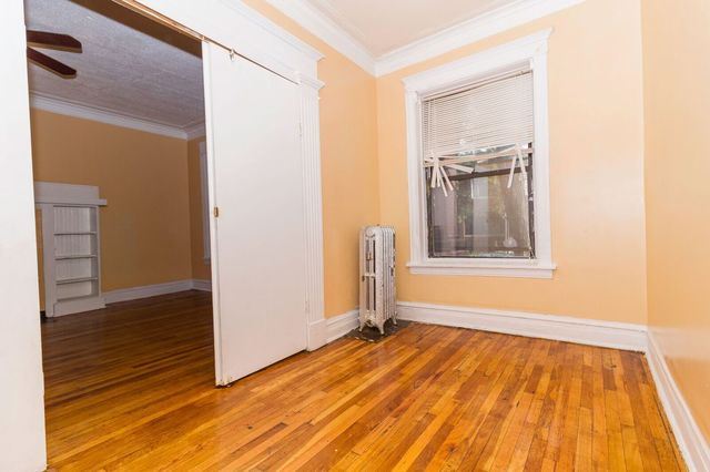 Interior Photo - 6022-24 S Eberhart Ave