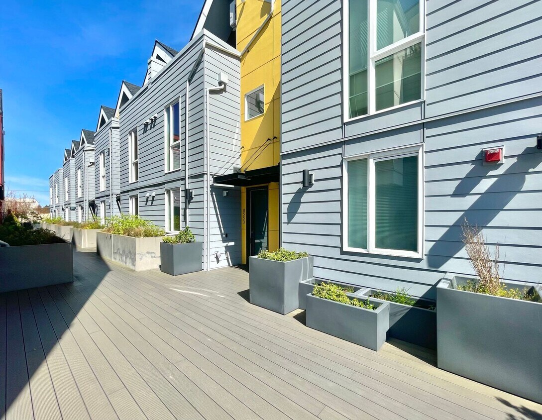 Foto principal - Great townhouse- move in during May & Enjo...