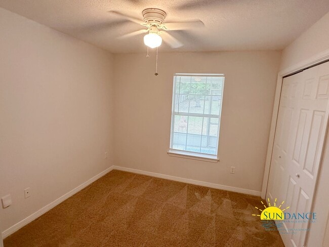 Building Photo - Charming 3 Bedroom Bungalow in Navarre!