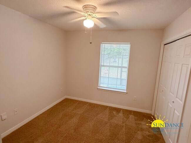 Foto del edificio - Charming 3 Bedroom Bungalow in Navarre!