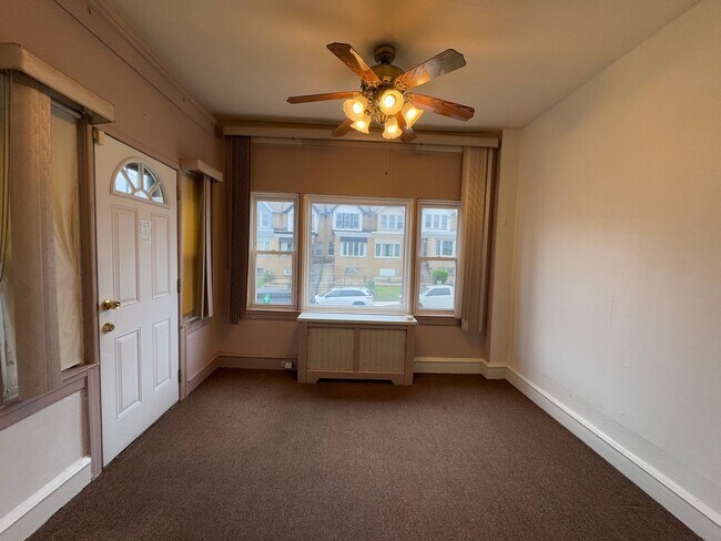 Foto del edificio - Spacious 4-Bed/2.5-Bath Townhome in Wynnef...