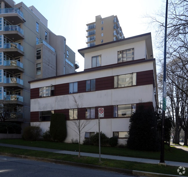 Building Photo - 1090 Jervis St