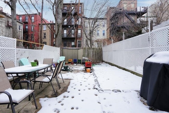 Building Photo - 284 7th St