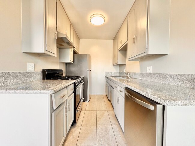 Building Photo - 1508 S Orange Dr