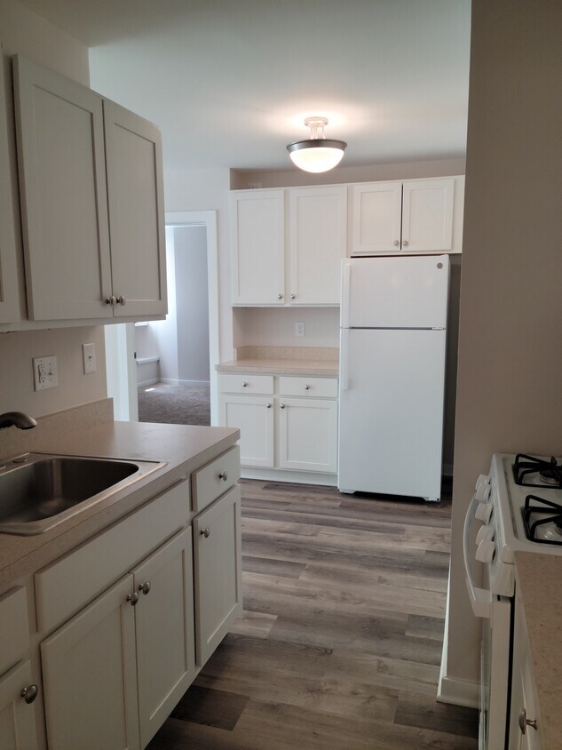 Dolphin Square Apartments 10300 W Bluemound Rd Wauwatosa, WI