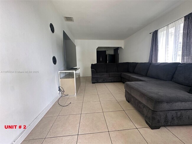 Foto del edificio - 809 NE 2nd St