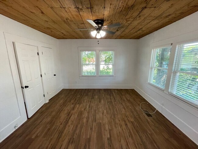 Foto del edificio - 913 W Crawford St