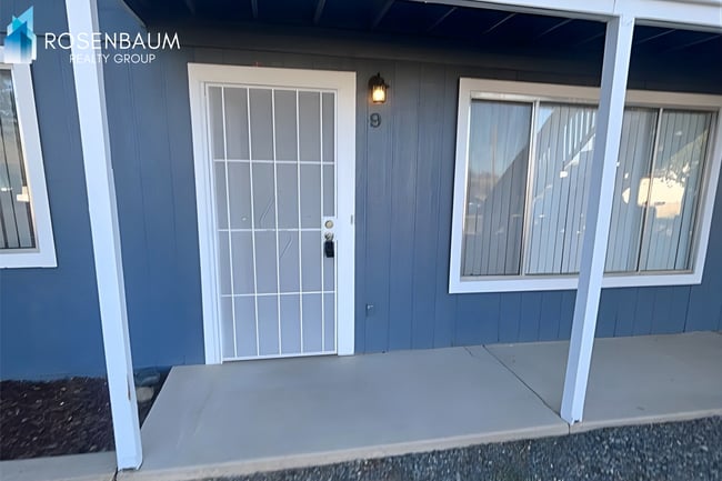 Building Photo - Charming 2-bedrooms, 1-bath downstairs apartment in the heart of Prescott Valley!