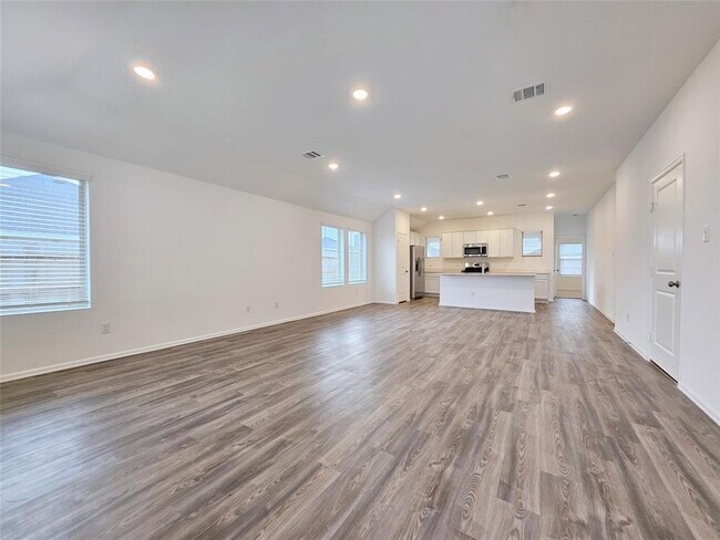 Foto del edificio - 3814 River Sand Rd