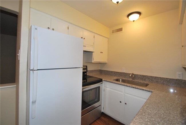 Building Photo - 5004 Live Oak St