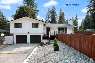 Building Photo - 8407 Lake Forest Dr SE