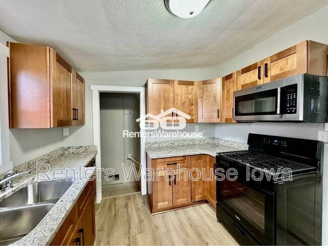 Building Photo - 1322 E 24th St
