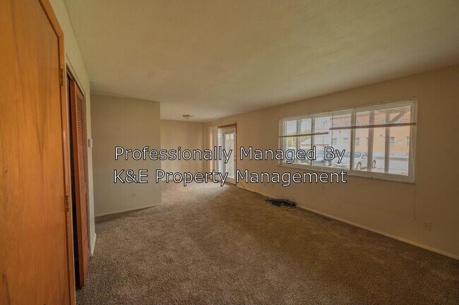Building Photo - 1025 E Pearl St