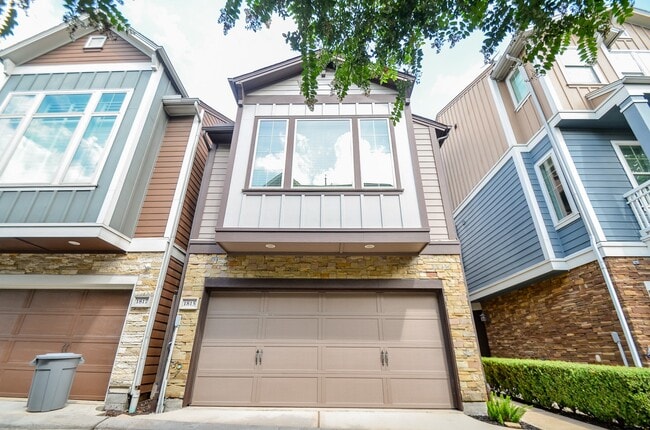 Building Photo - 1815 Drew St