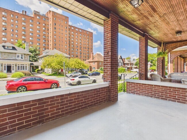 Foto del edificio - Large 3 Bedroom on 2nd St