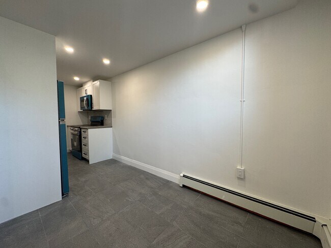 Photo du bâtiment - Freshly Renovated 1 Bedroom 1 Bathroom Apa...
