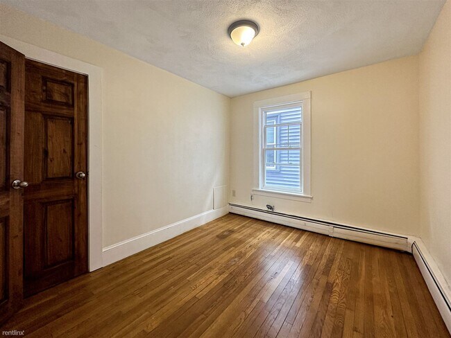 Foto del edificio - 3 br, 1 bath Triplex - 56 Granger St Gorge...