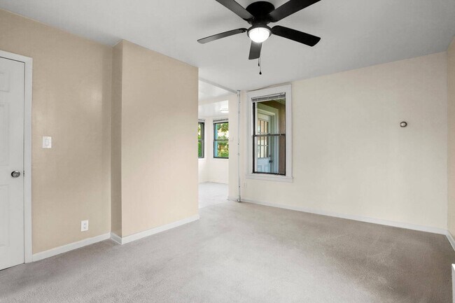 Building Photo - 5827 Tyndall Ave