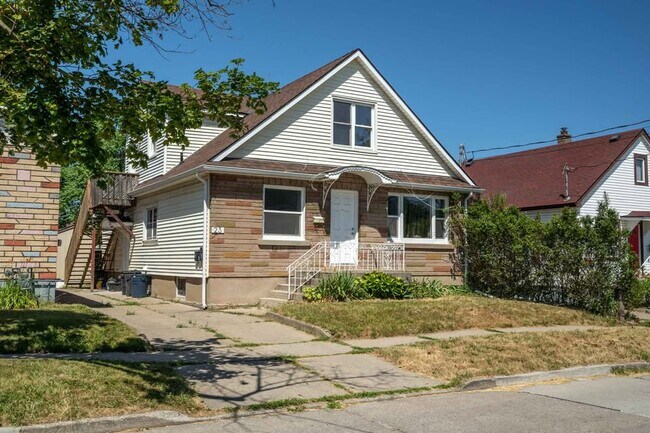 Building Photo - 23 Augusta Ave