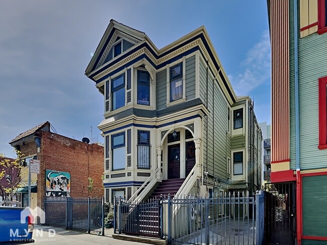 Building Photo - 613 18th St