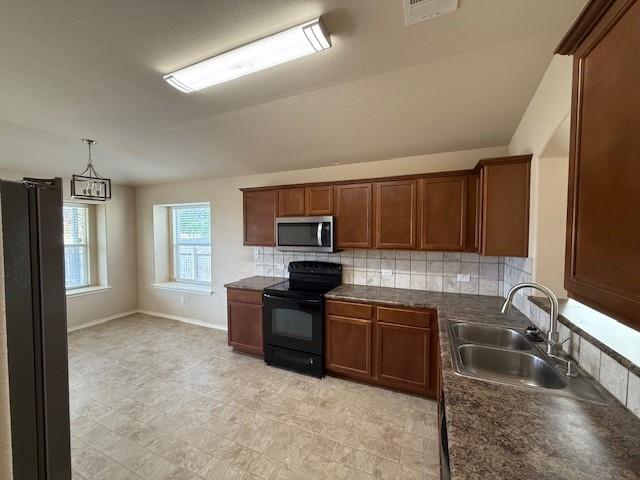 Building Photo - 1215 Logan Dr