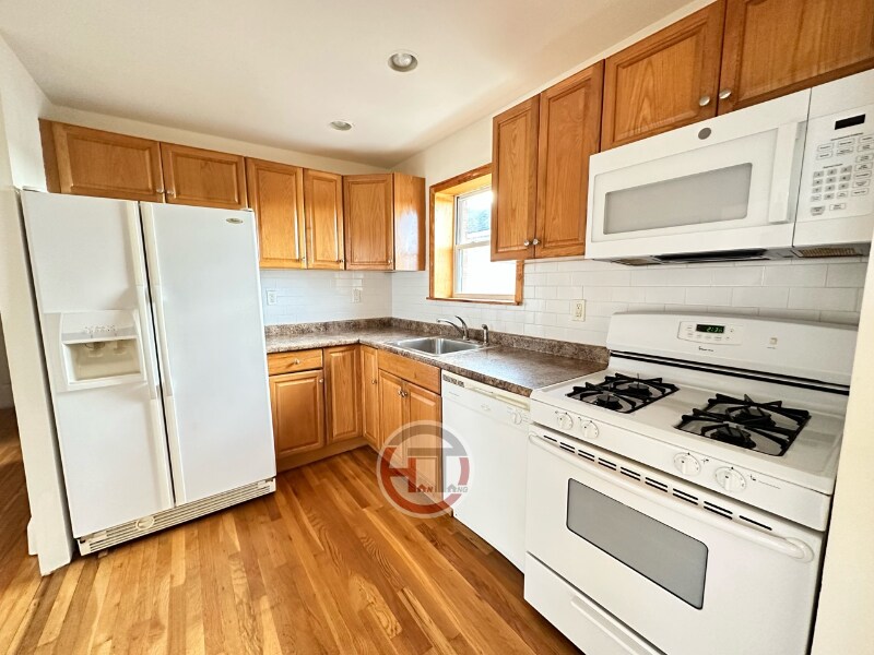 Primary Photo - 1061 Brinsmade Ave