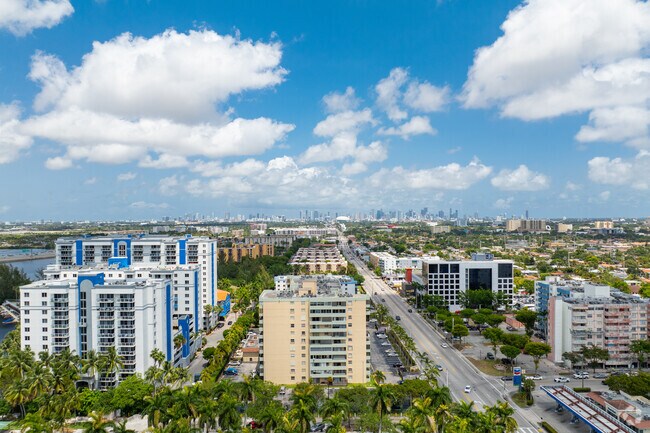 Foto del edificio - Half Moon Towers
