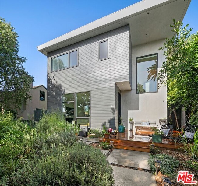 Foto del edificio - 2450 Glencoe Ave