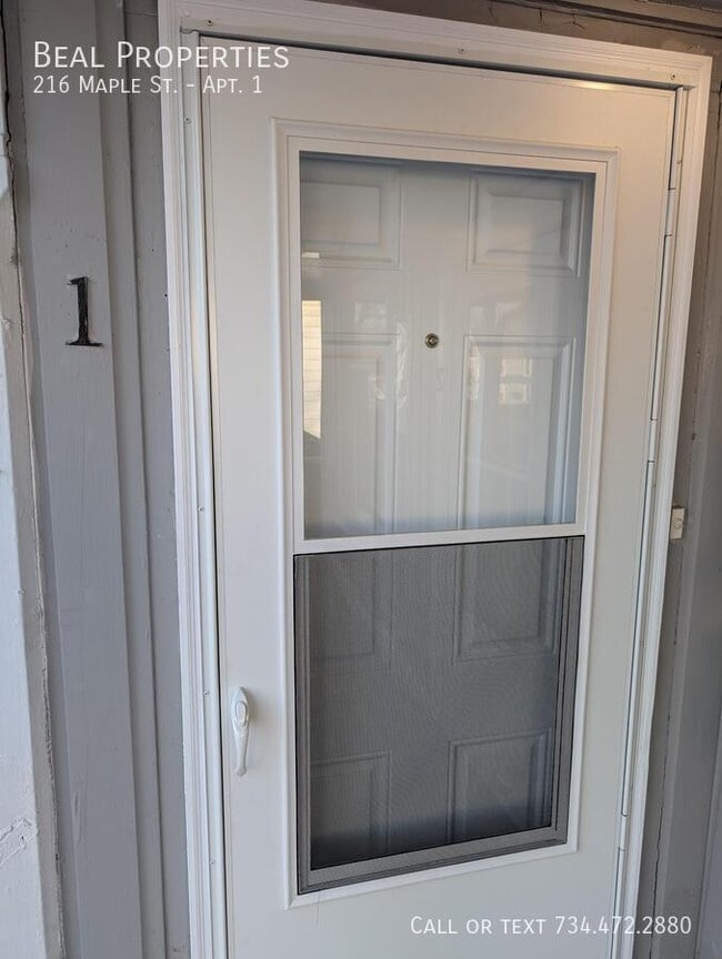 Building Photo - 216 Maple St