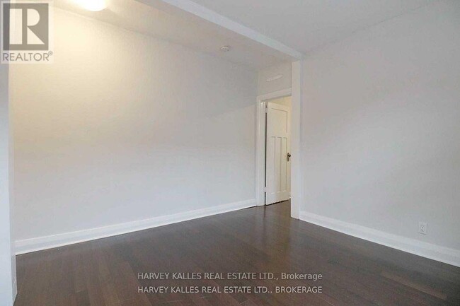 Building Photo - 1108 Yonge St
