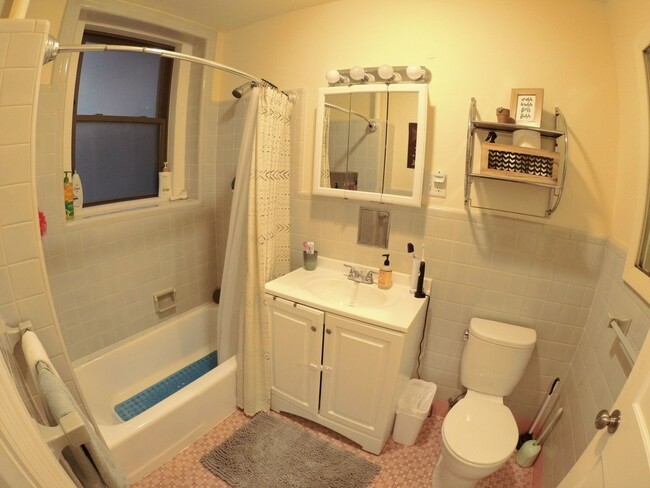 Building Photo - central Heat/AC, Lead-Free Unit, Laundry o...