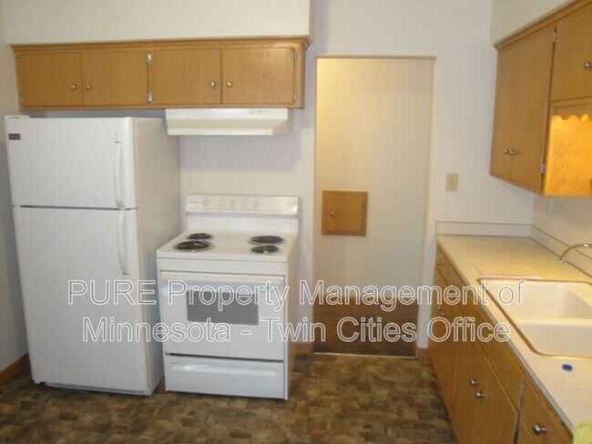 Foto del edificio - 656 Iowa Ave W